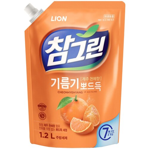 LION Средство для мытья посуды, овощей и фруктов "CHAMGREEN" Мандарин, мягкая упаковка, 1200 мл